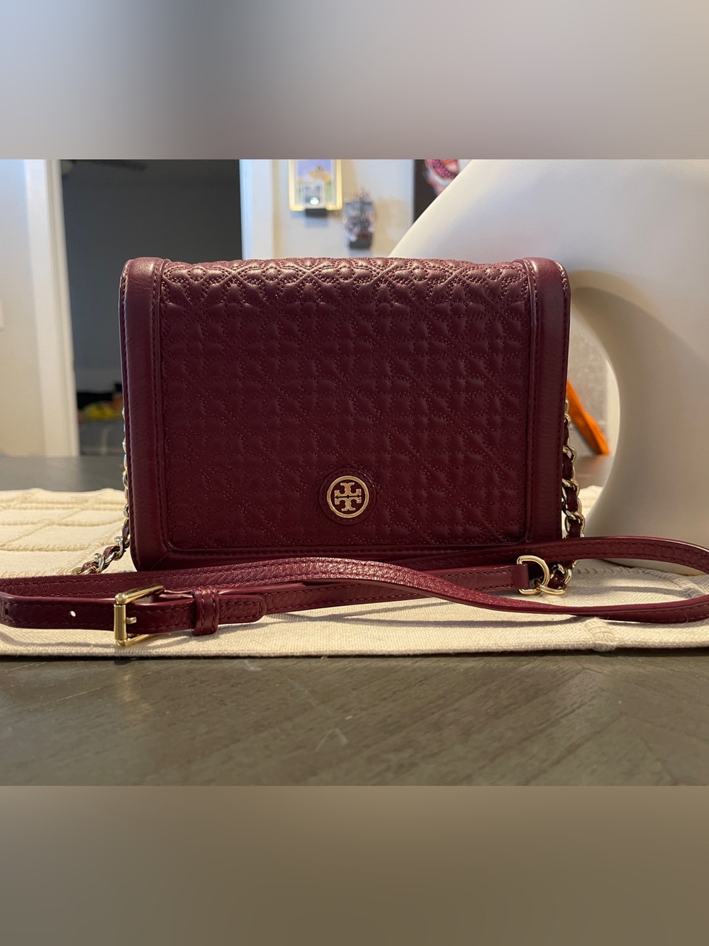 EUC Tory Burch Quilted Burgundy Crossbody Bag with Gold Logo - Picture 1 of 10